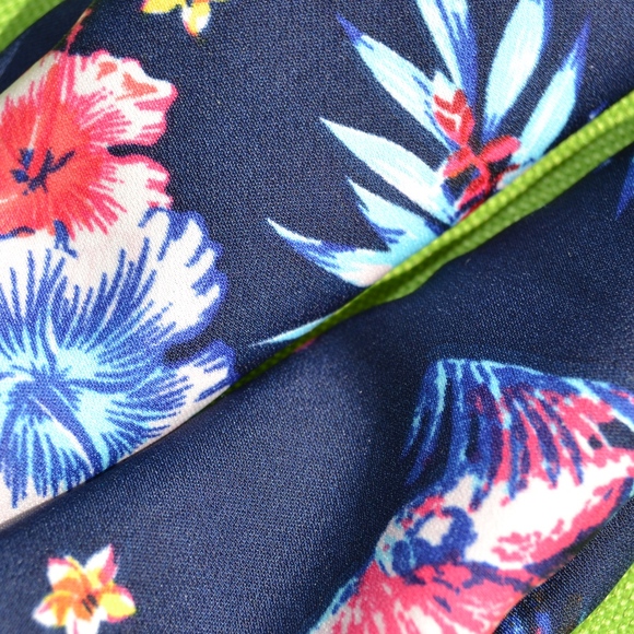 SALE SALE SALE!!! TROPICAL BOW SCRUNCHIE! SALE!!!! - Picture 3 of 4